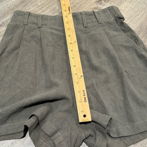 NWT Evereve Z Supply Calista Shorts Moss Grey Small - Picture 5 of 8